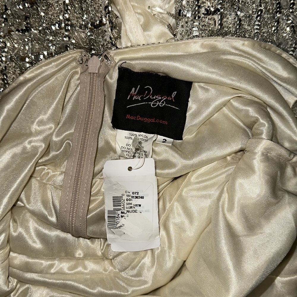 MAC DUGGAL GEOMETRIC EMBELLISHED CRYSTAL DROP V-NECK GOWN SZ 2 $598 - Picture 9 of 9